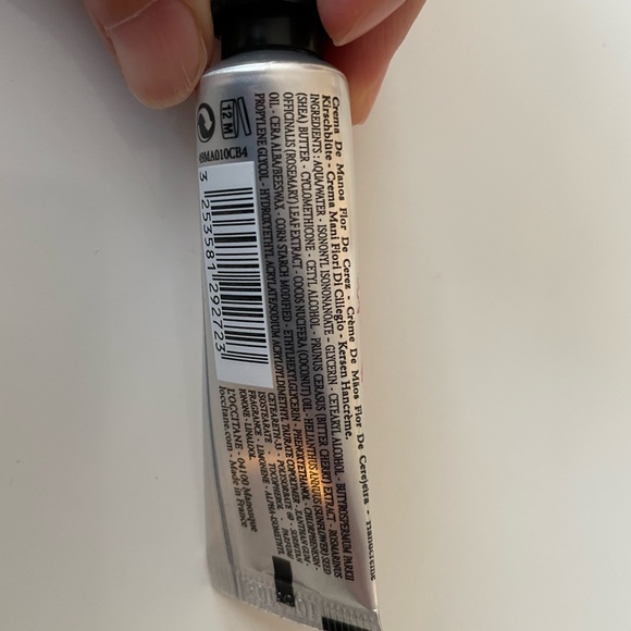 Set of 2 - L’occitane hand cream and bath and shower - Picture 3 of 5